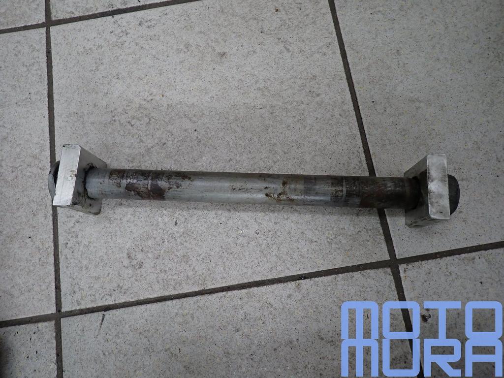 Achteras BMW S1000RR 2009 - 2011 achterwielas achter as K46, Motoren, Gebruikt, -, -, Ophalen of Verzenden