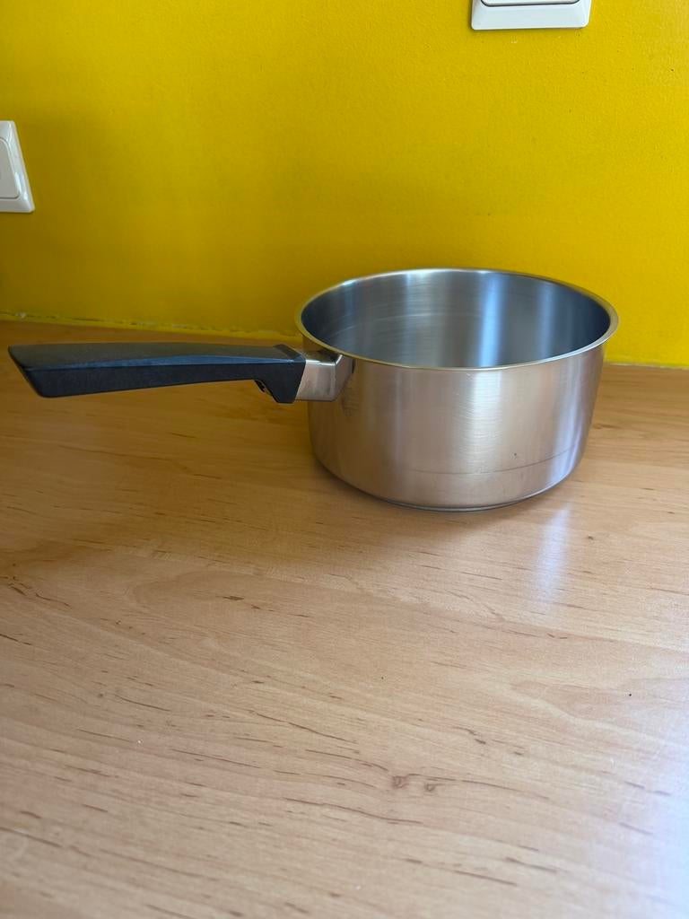 Poelon en inox 18 cm diamètre poignée carbon, Maison & Meubles, Cuisine | Casseroles & Poêles, Enlèvement ou Envoi, Utilisé, Inox