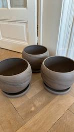 Set van 3 Terracotta grijze bloempotten met deksels, Tuin en Terras, Ophalen, Zo goed als nieuw, Terracotta