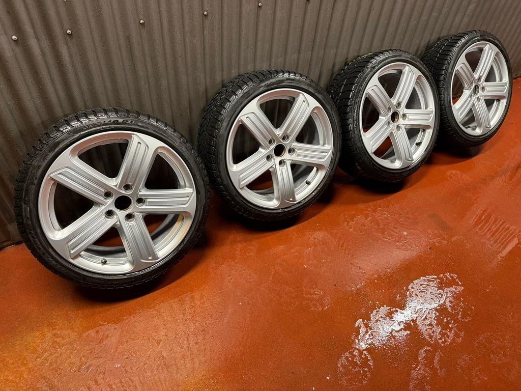 mooie set 18 inch lichtmetalen velgen met winterbanden., Autos : Pièces & Accessoires, Pneus & Jantes, Pneus hiver, Enlèvement