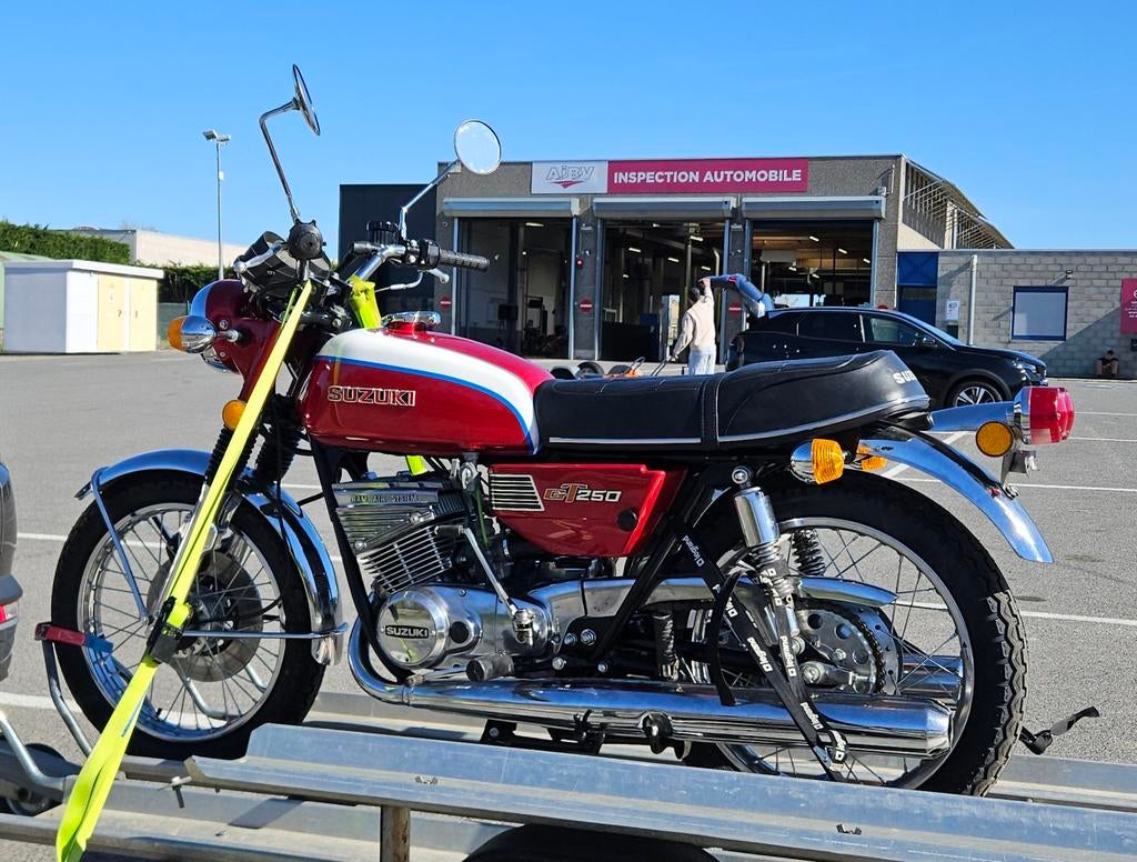 SUZUKI GT 250 contrôle technique ok, Motoren, Motoren | Moto Guzzi, Particulier, Nieuw, Ophalen