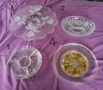 4 plats en verre, 2 plats en porcelaine et 2 carafes, Maison & Meubles, Cuisine | Ustensiles de cuisine, Enlèvement ou Envoi, Comme neuf
