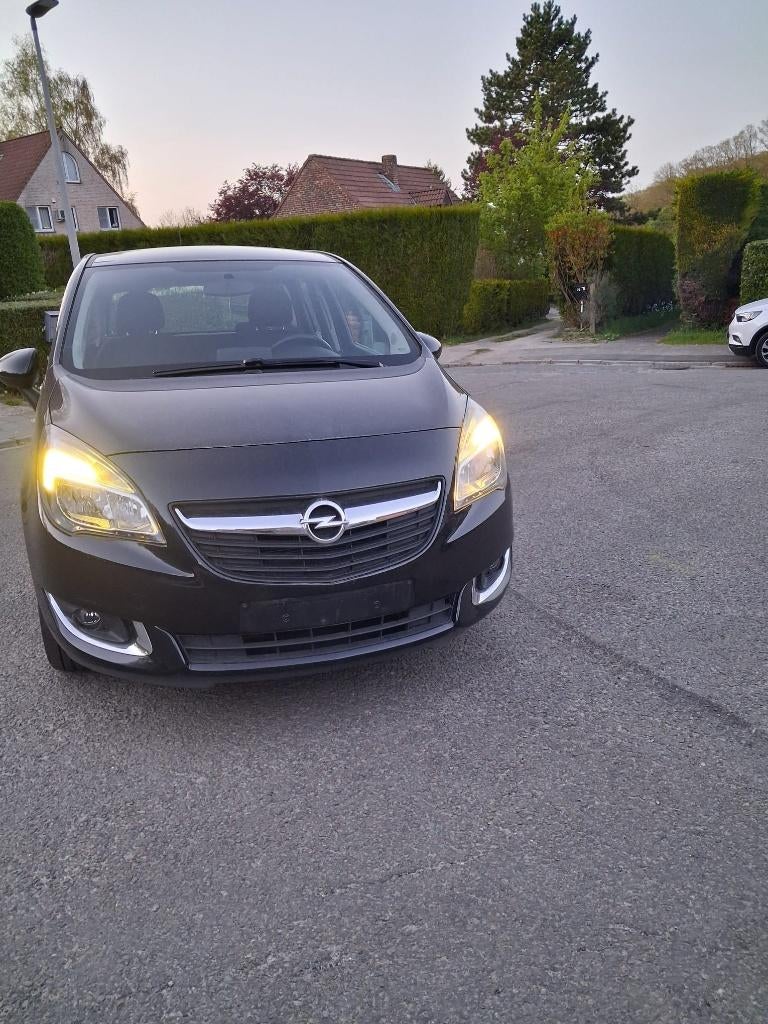 OPEL MERIVA 1.4 ESSENCE FEUILLE ROSE 85000KM, Auto's, Opel, Particulier, Meriva, ABS, Airbags, Airconditioning, Bluetooth, Centrale vergrendeling