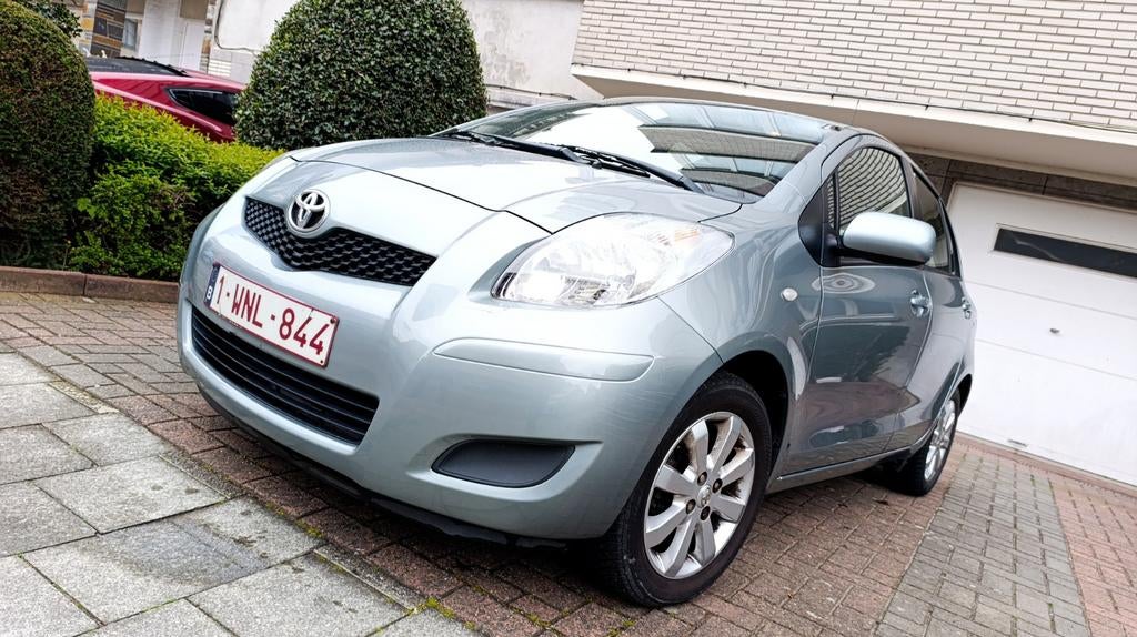 Toyota Yaris 1.3 Essence Manuel 120000km carnet Carpass clim, Autos, Entreprise, Achat