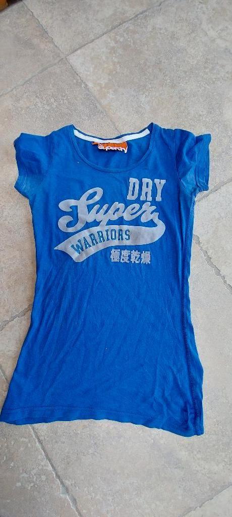 Merk Superdry: blauwe t-shirt mt 170, Enfants & Bébés, Superdry, Enlèvement ou Envoi, Chemise ou À manches longues, Utilisé