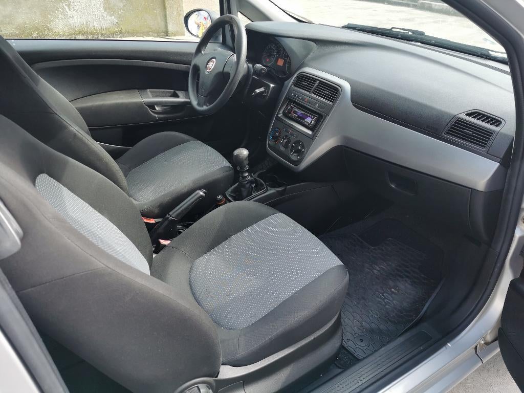 Fiat Punto 1.2i - EURO 5 - Nieuwe distributie + garantie, Voorwielaandrijving, Stof, 4 cilinders, 400 kg