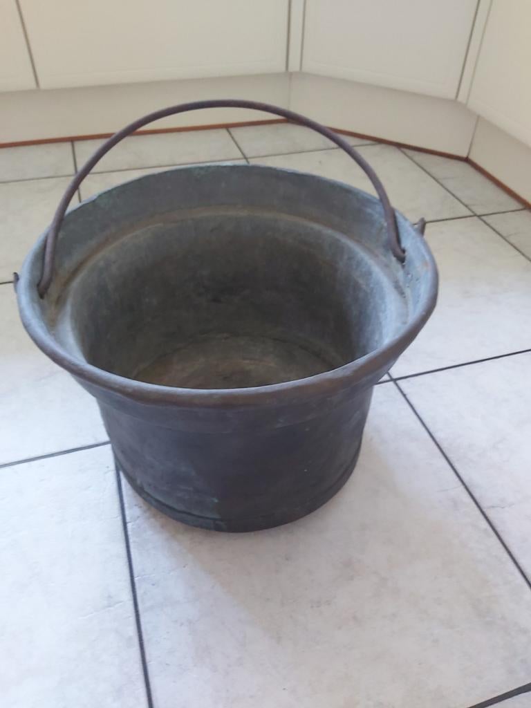 Koperen  ketel rood met hengsel, Enlèvement