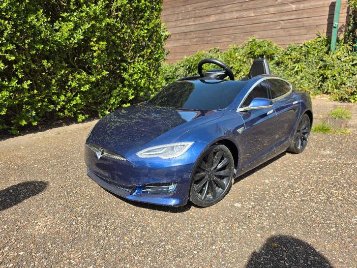 Tesla Model S for Kids Radio Flyer Deep Blue Metallic, Enfants & Bébés, Jouets | Extérieur | Véhicules à batterie, Utilisé, Enlèvement