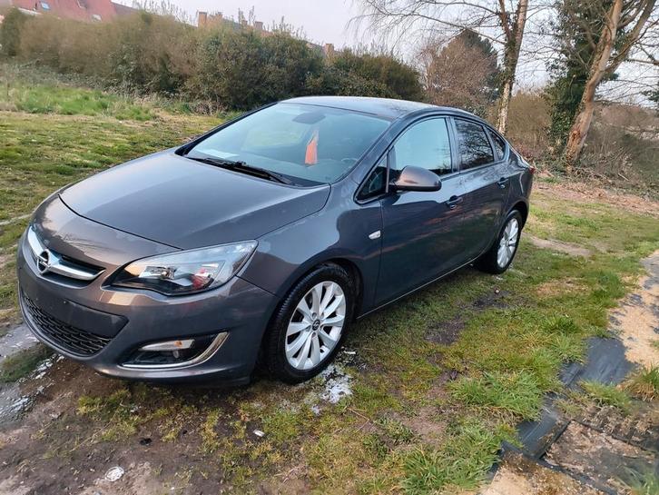 Opel Astra j 2012 227000 km, Autos, Opel, Entreprise, Astra, Enlèvement