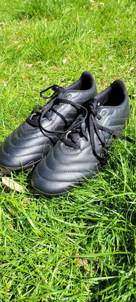 Voetbalschoenen adidas maat 40 zwart, Sport en Fitness, Voetbal, Schoenen, Ophalen of Verzenden