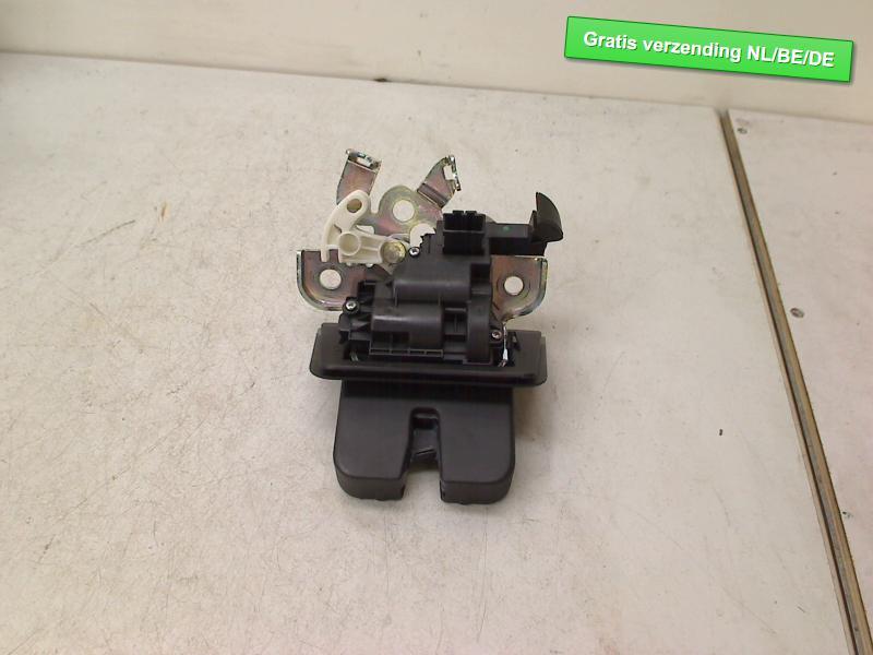 SERRURE COFFRE Audi A3 Sportback (8VA / 8VF) (8R0827505), Dhr. R. de Gouw, Haillon arrière, Audi, Utilisé