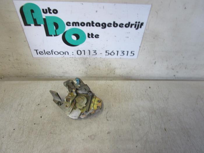 Serrure portière mécanique 4portes avant droite d'un Fiat, Autos : Pièces & Accessoires, Carrosserie & Tôlerie, Fiat, Utilisé