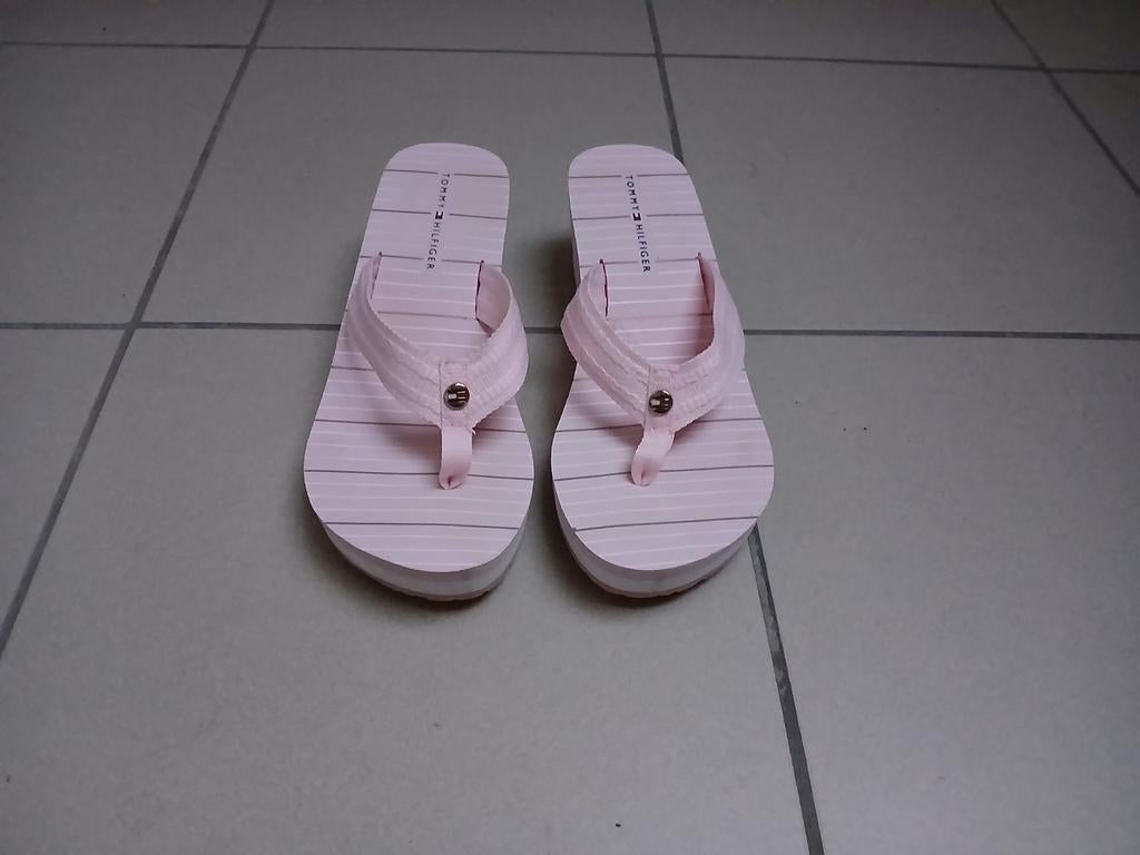 Tongs Tommy Hilfiger pour femme, Vêtements | Femmes, Chaussures, Enlèvement ou Envoi, Sandales de bain