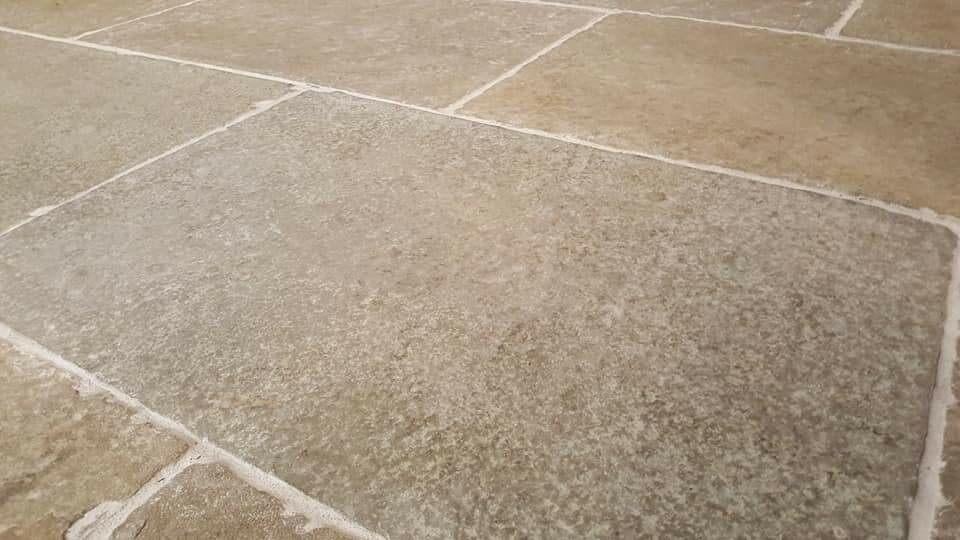 VENTE UNIQUE ; CHÂTEAU BRUT DE DALLEN EN BOURGOGNE 60X90CM, Enlèvement