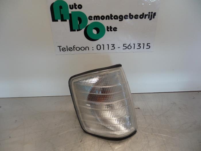 Feu clignotant droit d'un Mercedes 190E/D (190E/D 82-), Autos : Pièces & Accessoires, Éclairage, Utilisé, 3 mois de garantie, Enlèvement ou Envoi
