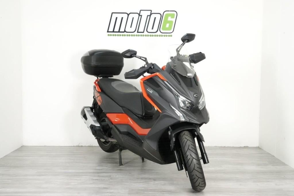 Kymco DTX 360 avec top case, Motos, Motos | Marques Autre, Entreprise, Scooter, 12 à 35 kW, 1 cylindre, Permis Moto A2 minimum