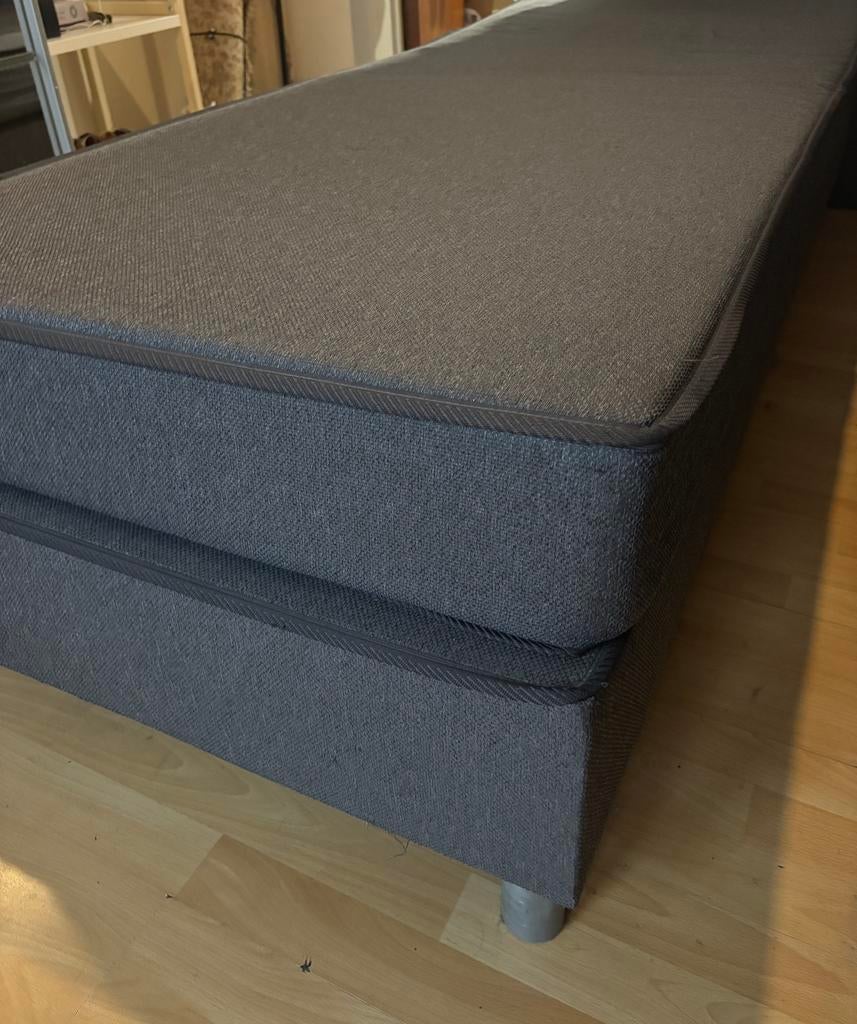 Gratis 2 keer /een persoon bed met matras, Huis en Inrichting, Ophalen, Gebruikt