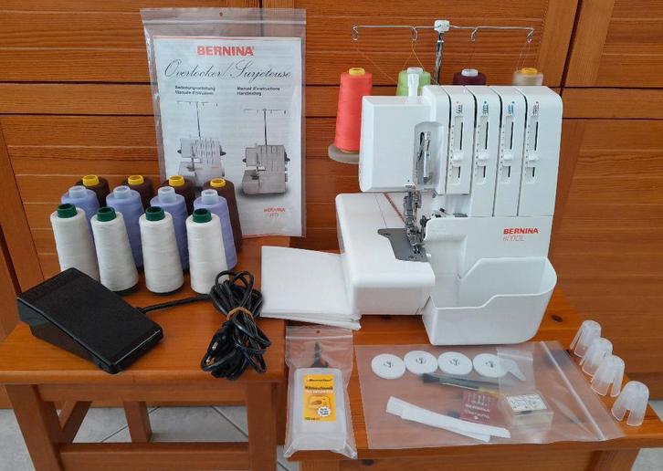 Overlock naaimachine Bernina 800DL, Hobby en Vrije tijd, Naaimachines en Toebehoren, Zo goed als nieuw, Lockmachine, Bernina, Ophalen