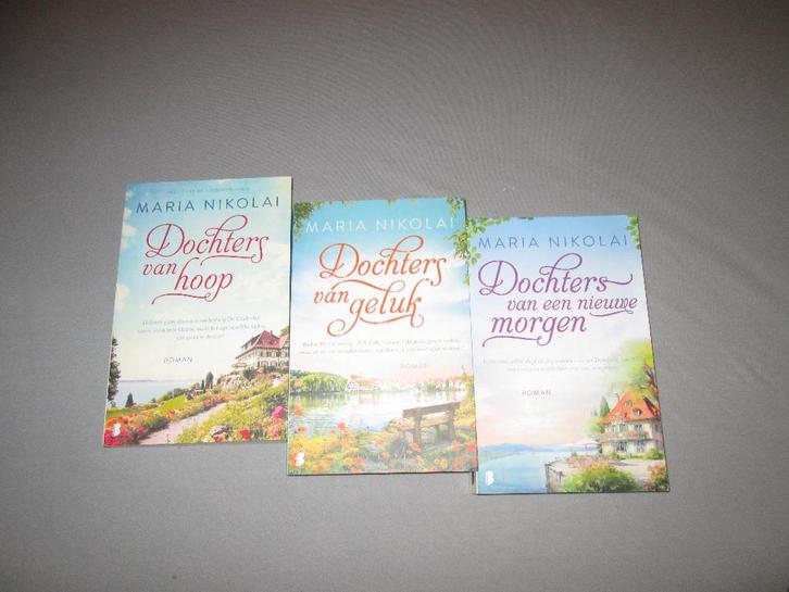 Trilogie Lindenhof (Maria Nikolai), Boeken, Romans, Zo goed als nieuw, Ophalen