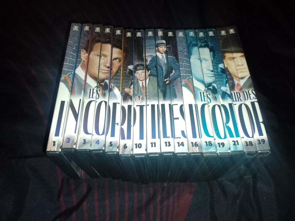A vendre lot de 16 DVD de la série Les Incorruptibles, CD & DVD, DVD | TV & Séries télévisées, Comme neuf, Action et Aventure