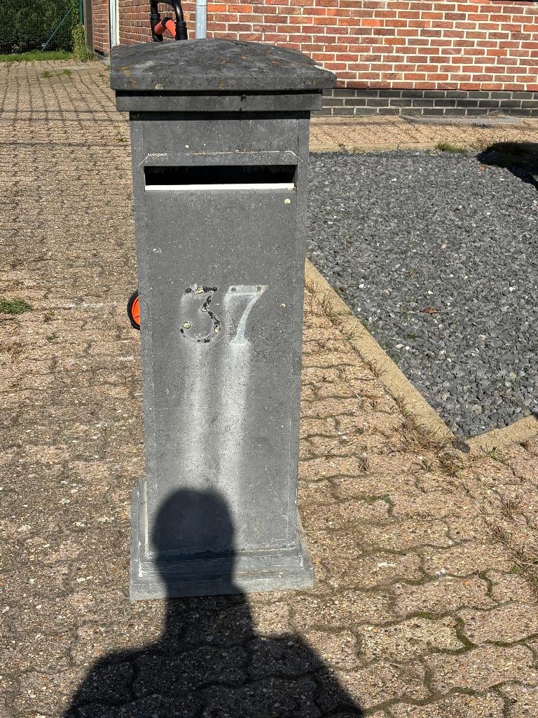 brievenbus, Ophalen, Gebruikt, Hardsteen, Staande brievenbus