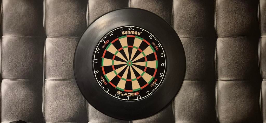 Complete Prof Dartset: Winmau Blade 6 Dual Core + Mat + Surr, Ophalen, Zo goed als nieuw, Dartbord