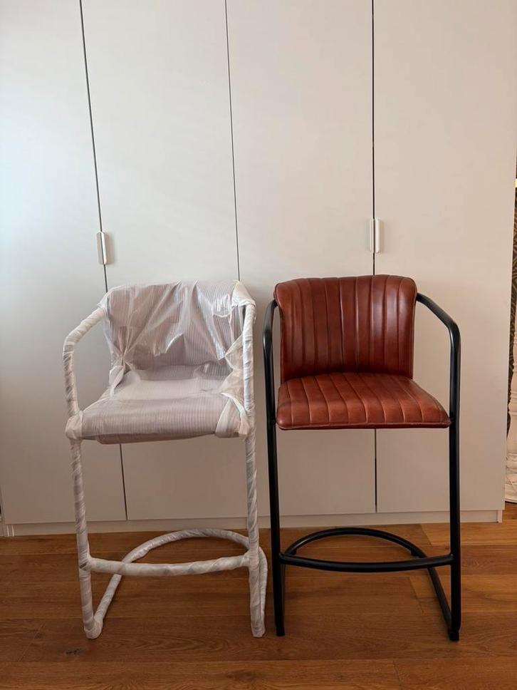 2 tabourets de bar, Maison & Meubles, Tabourets de bar, Neuf, 90 cm ou plus, Cuir, Métal, 2 tabourets, Avec repose-pieds, Enlèvement