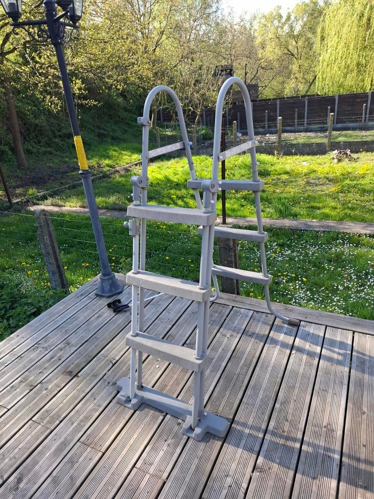 Échelle  de piscine, Jardin & Terrasse, Enlèvement, Échelle
