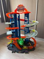 HotWheels garage met dino, Enfants & Bébés, Jouets | Circuits, Enlèvement, Comme neuf