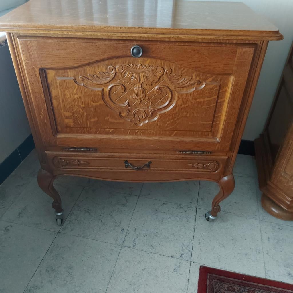 TV kastje op wieltjes, Antiquités & Art, Antiquités | Meubles | Lits, Enlèvement