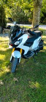 À vendre scooter encore sous garantie ., Enlèvement, 1 cylindre, 12 à 35 kW