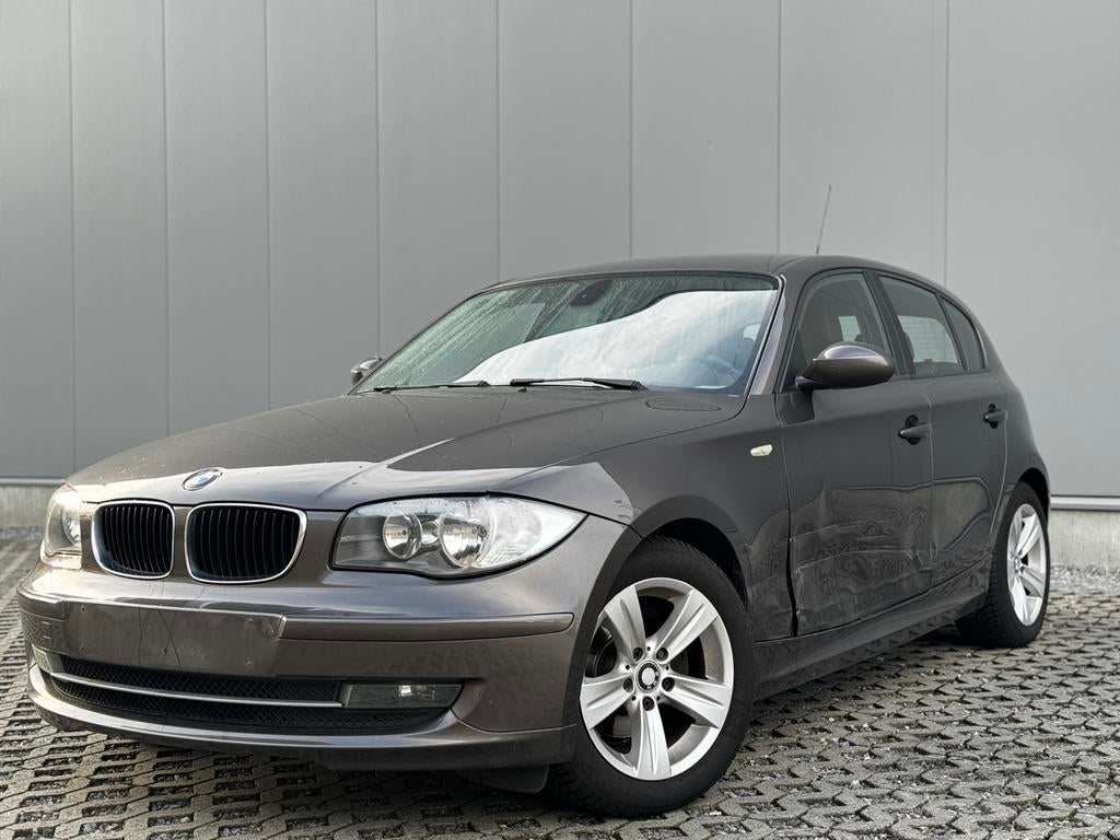 BMW 118i – 230.000 km – Benzine – Overname, Auto's, BMW, Bedrijf, Te koop, 1 Reeks, Airconditioning, Cruise Control, Isofix, Lederen bekleding