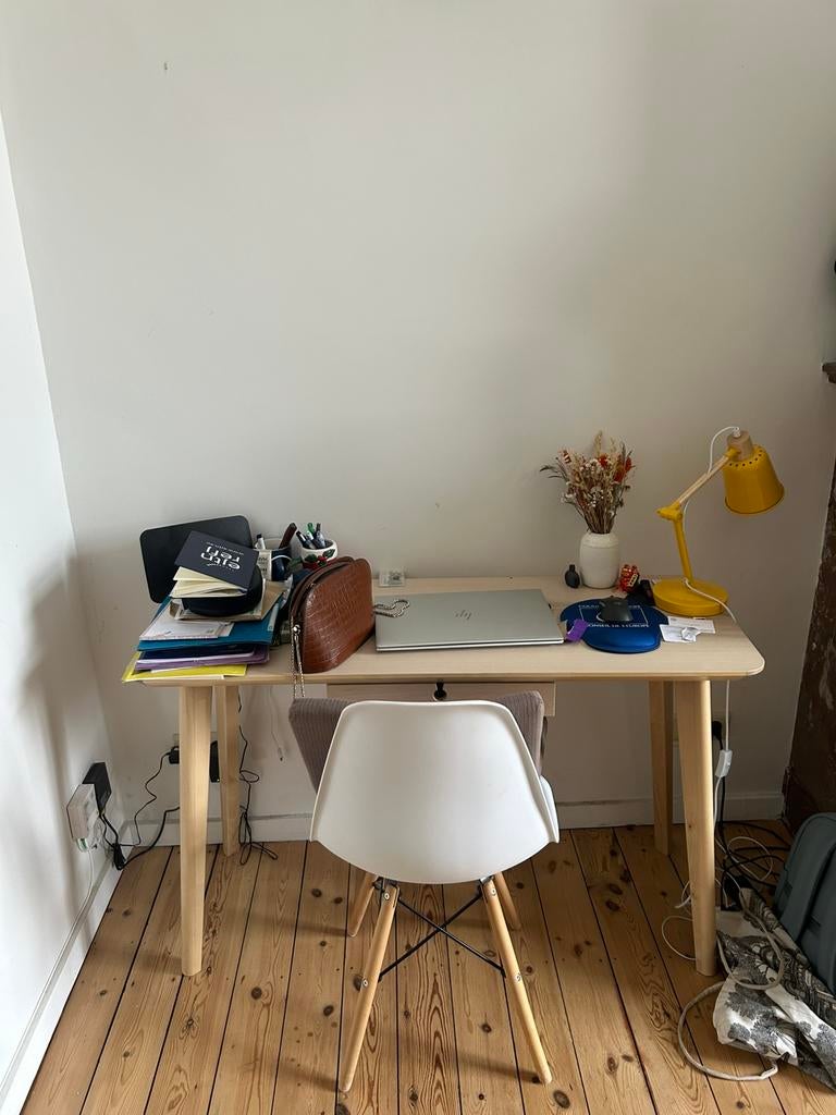 Très beau bureau ikea LISABO bur 118x45 plaqué frêne, Ophalen, Zo goed als nieuw, IKEA, Computerbureau