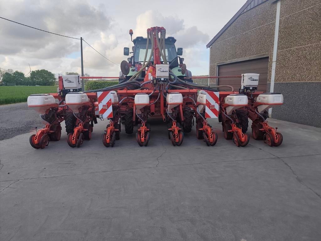 Te koop kuhn Maxima 8 rijen maisplanter, Ophalen