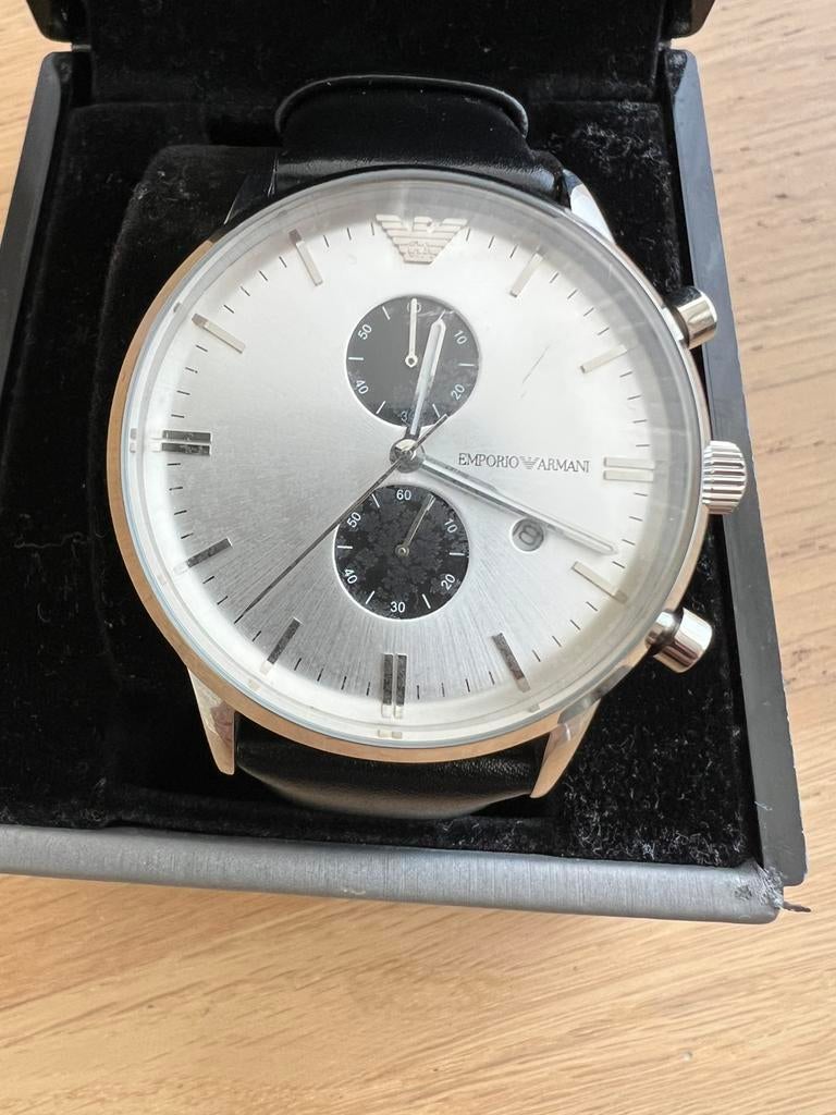 Montre Emporio Armani, Enlèvement, Utilisé