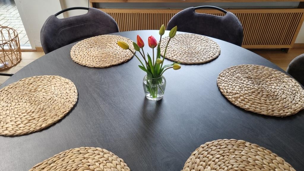Donkere, ronde tafel voor 6 personen, diameter 1m40, Ophalen