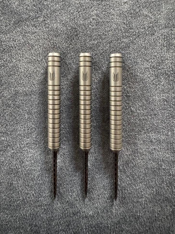 Adrian Lewis darts 26g – met flights & shafts, Sports & Fitness, Fléchettes, Utilisé, Fléchettes, Enlèvement