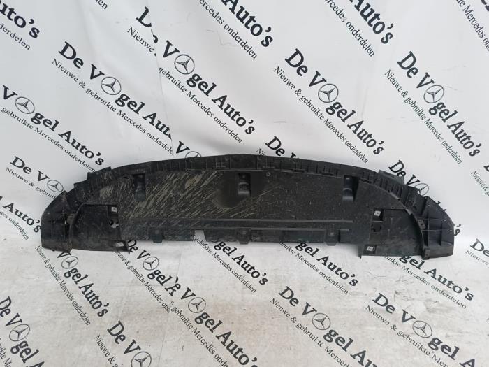 Bumper onderplaat van een Mercedes GLA, Gebruikt, -, Ophalen of Verzenden, Bumper