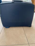 Reiskoffer en beautycase blauw . Merk Delsey, Ophalen, Gebruikt