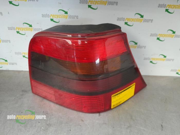Feu arrière droit d'un Volkswagen Golf, Autos : Pièces & Accessoires, Éclairage, Volkswagen, Utilisé, 3 mois de garantie