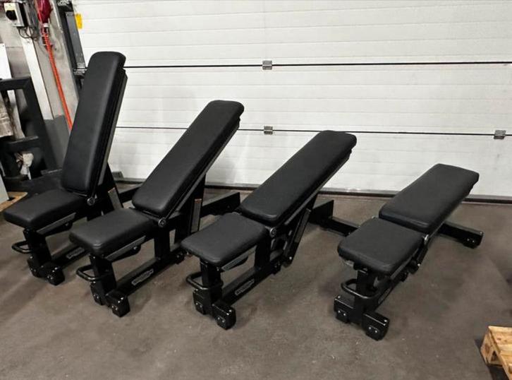 4 Technogym Pure Strength Adjustable Bench , Fitness Bankjes, Sport en Fitness, Fitnessmaterialen, Gebruikt, Fitnessbank, Ophalen