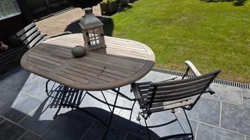 Rood hout Tuintafel en twee stoelen. Scharnierend, Tuin en Terras, Tuintafels, Ophalen, Gebruikt, Ovaal, Hout