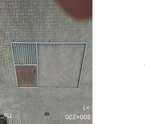 Paardenstal voorwand + losse deur | Hardhout | Gebruikt, Dieren en Toebehoren, Stalling en Weidegang, Opfok, Stalling, Weidegang