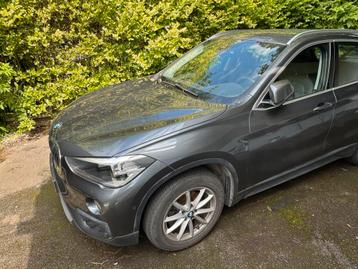 BMW X1 - Essence sDrive 1.8i - 21 000 km - automatique, Autos, X1, Argent ou Gris, Achat, Noir