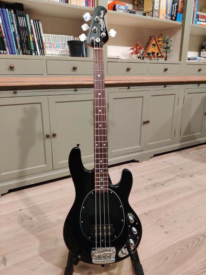 Sterling Ray 34 Music Man, Muziek en Instrumenten, Snaarinstrumenten | Gitaren | Bas, Zo goed als nieuw, Elektrisch, Ophalen