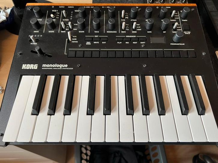 Korg Monologue + Voeding en USB Kabel, Muziek en Instrumenten, Synthesizers, Zo goed als nieuw, Korg, Ophalen