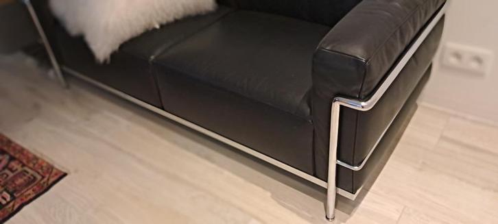 LC 2 LE CORBUSIER, Antiek en Kunst, Antiek | Meubels | Stoelen en Sofa's, Ophalen