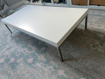Laag tafeltje salontafel    beschikbaar voor biedingen
