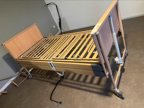 Elektrisch zorgbed, Huis en Inrichting, Slaapkamer | Slaapbanken, Zo goed als nieuw, Eenpersoons, Ophalen