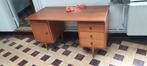 Houten bureau. Laden en schuiven, Ophalen, Bureau